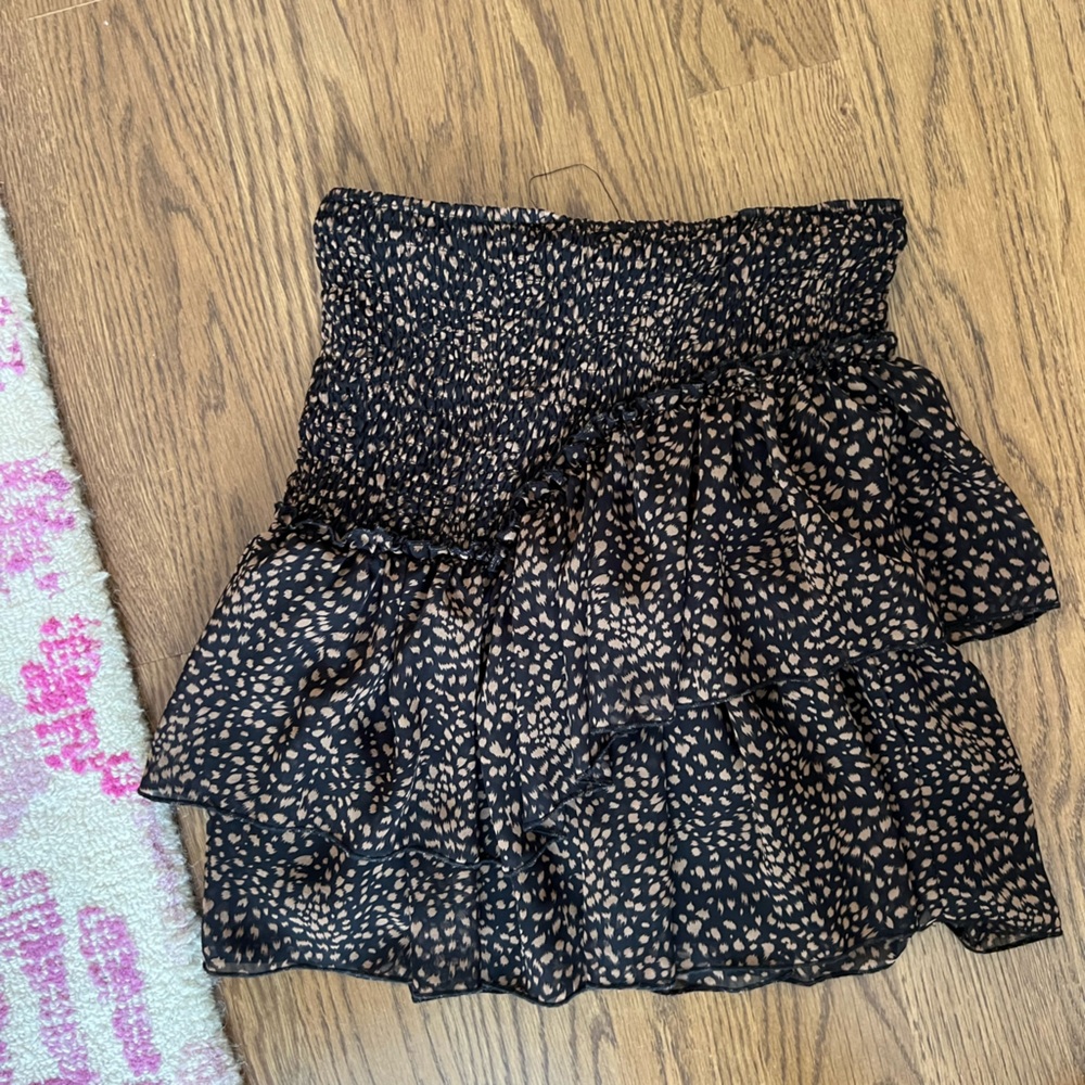 Black and gold mini skirt
